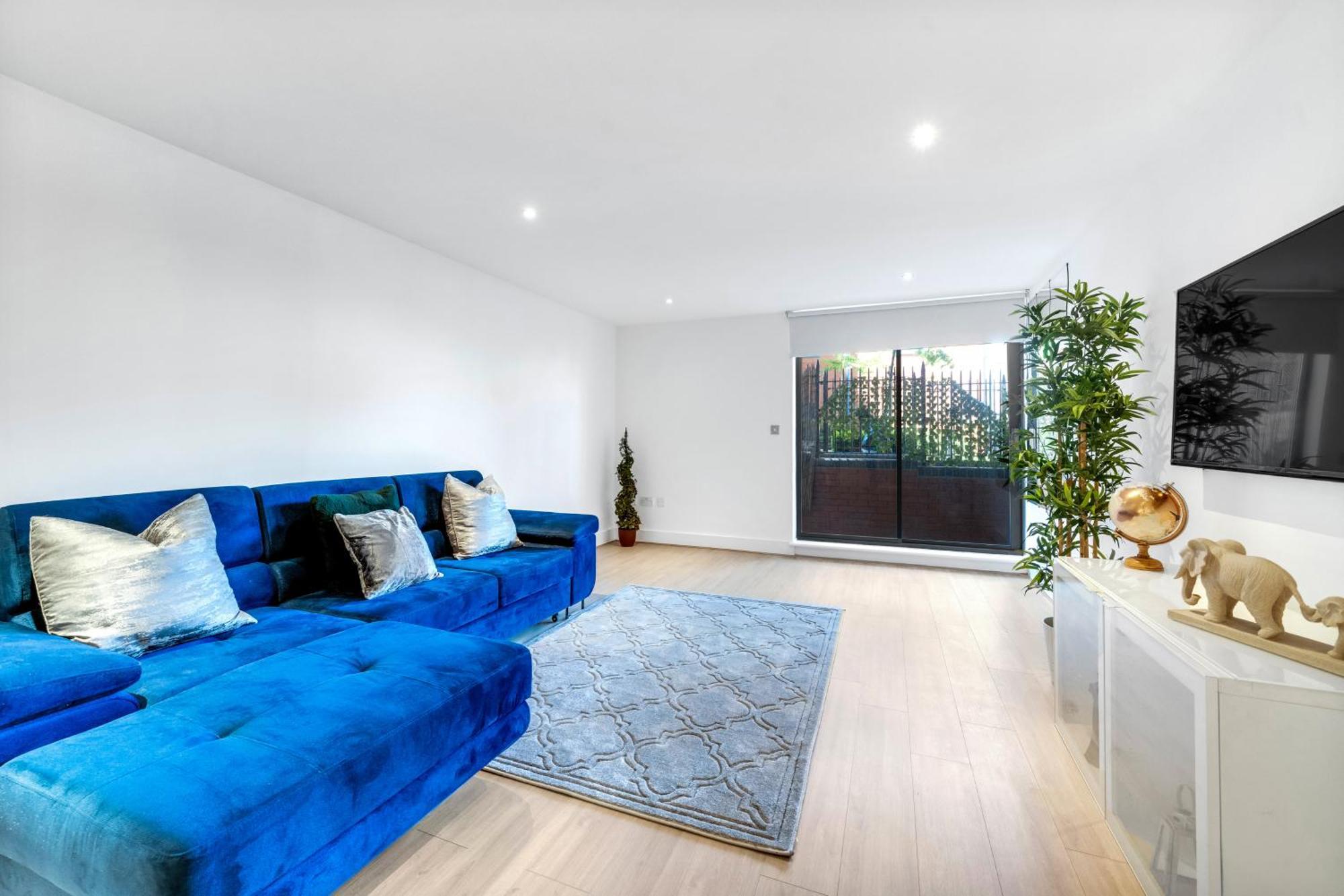 Apartment Modern 2-bedroom River View, Near Canary Wharf, O2 Arena & Excel - Excellent Transport Links